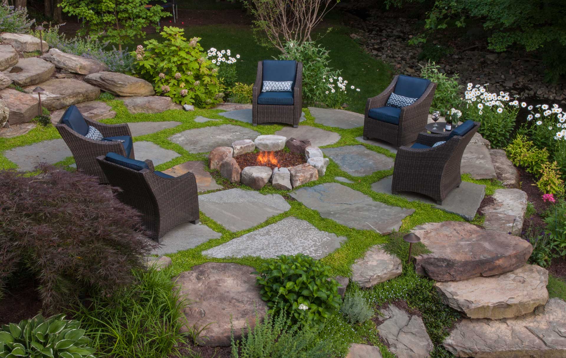 Outdoor Dining Room Table for Backyard