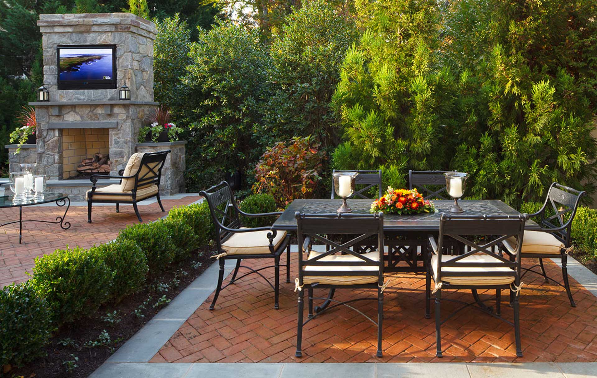 Outdoor Dining Room Table for Backyard